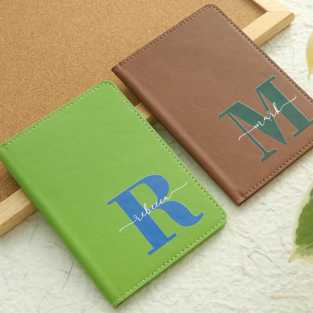 Funda de Pasaporte Personaliza - Monogram Custom Case reseña y precio